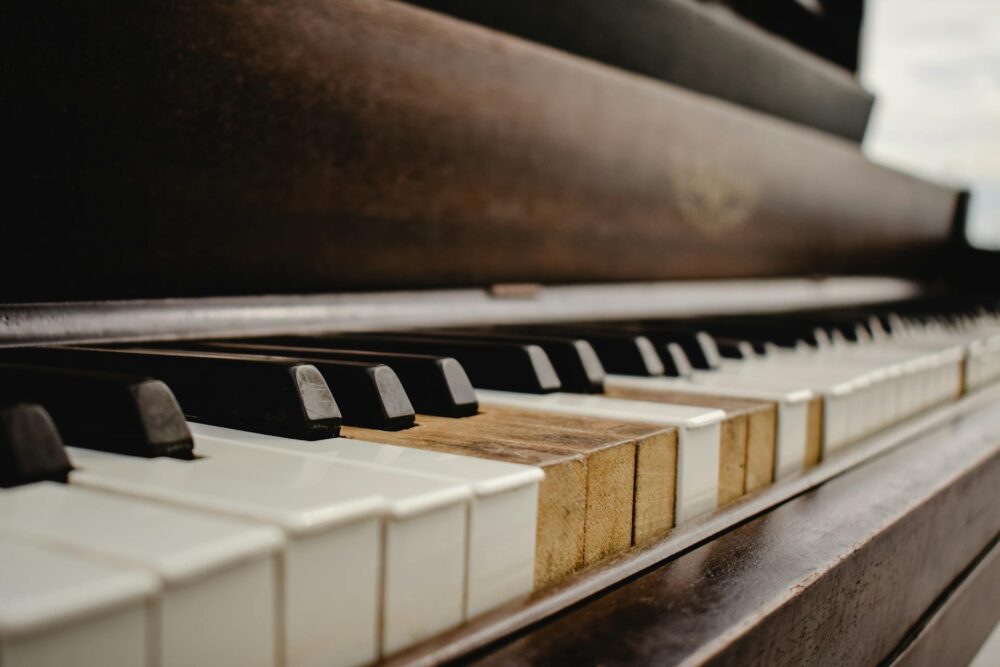 piano with damaged keys