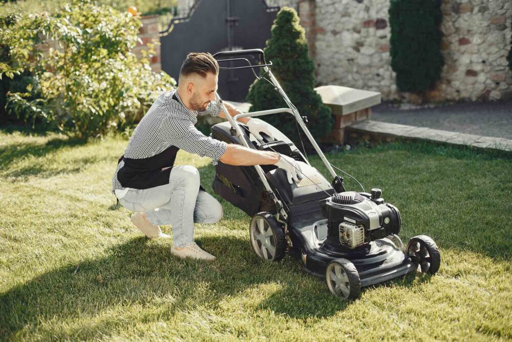 Man removing a grass catcher