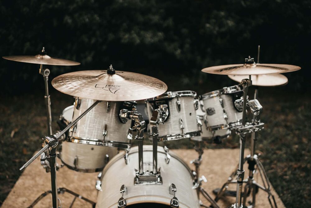 A white and gray drum set